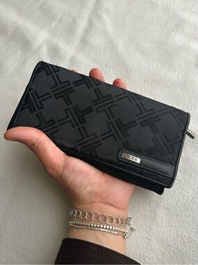 Tumi Signature Collection! Black Classic Monogram Wallet